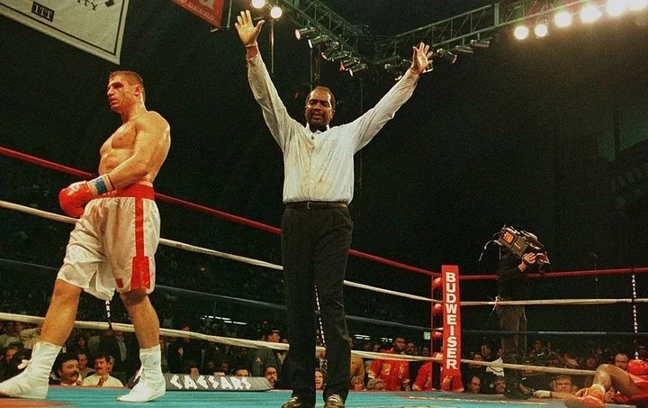 Douleur: Le célèbre arbitre de boxe meurt du Coronervirus
