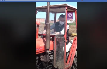Kadri Veseli vizitë tek fermerët, lëvron arën me traktor