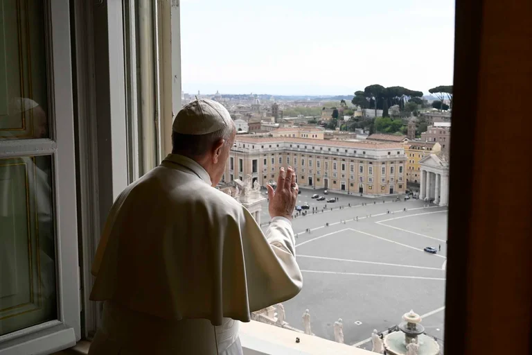 Le pape Franzescu écrit un plan de résurrection par Coronavirus