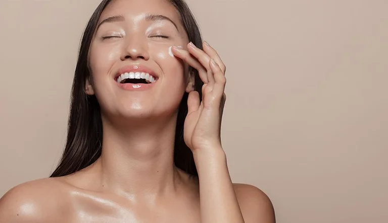 Koreanisch Women's Skin Care: Morgen Routine