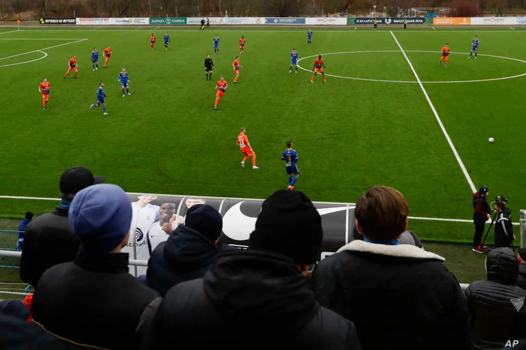 Oggi si tengono solo due partite di calcio in tutto il mondo, in un leone del Kosovo