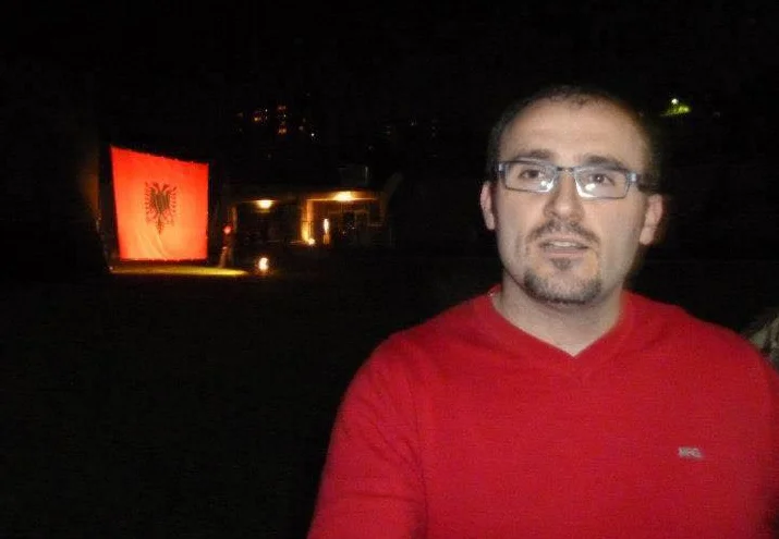 Analyst aus der Diaspora: Isa Mustafa s'udi nutzte den Computer und die englischen s'ed