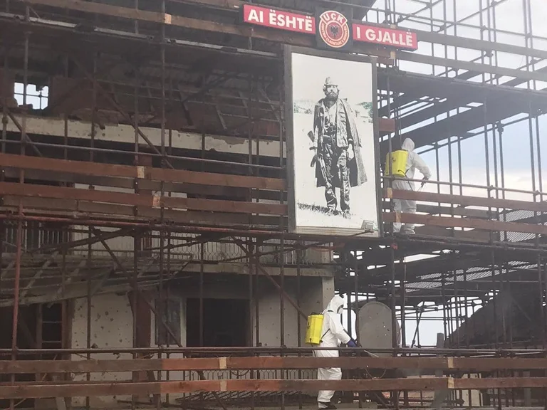 Freiwillige Desinfektion des Memorial Complex “Adem Jashari”