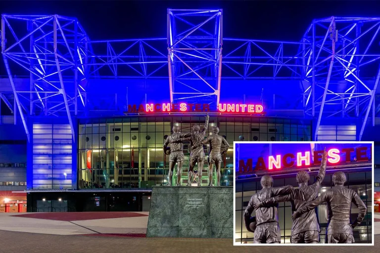 Manchester United's extraordinary gesture: Old Tuffford becomes Blue, in support of health heroes