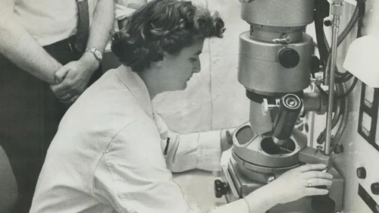 Verlassene Schule im Alter von 16 Jahren: Beichte der Frau, die das erste Coronavirus entdeckte