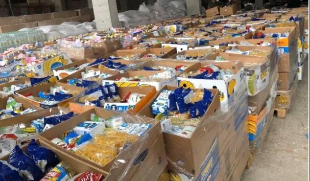 Comune di Pristina, turco Tika distribuire pacchetti alimentari