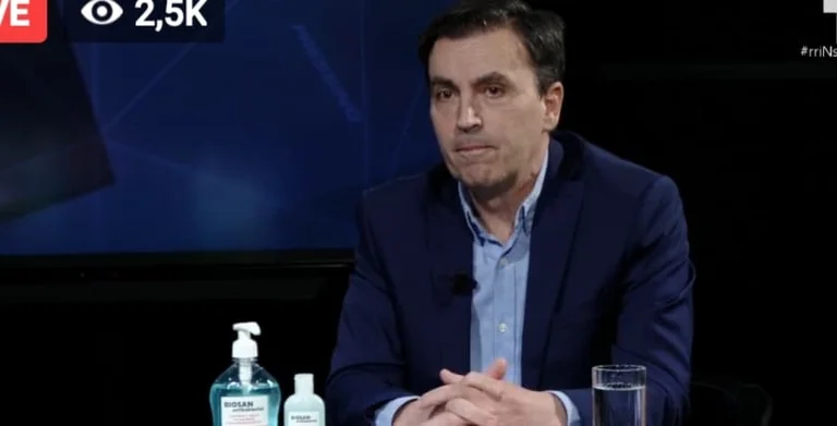 Infectologist Tolaj ruft: Handschuhe sind kein Schutz, es gibt ein Virus darüber, halten sie nicht.