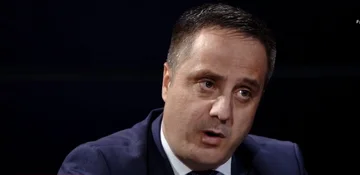 Vjosa Osmani në mënyrë të pahijshme përplaset me Driton Selmanajn