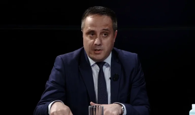 Selmanaj silences Osman: I don't understand what goes on with your back. LDK) on foreign back (VV)