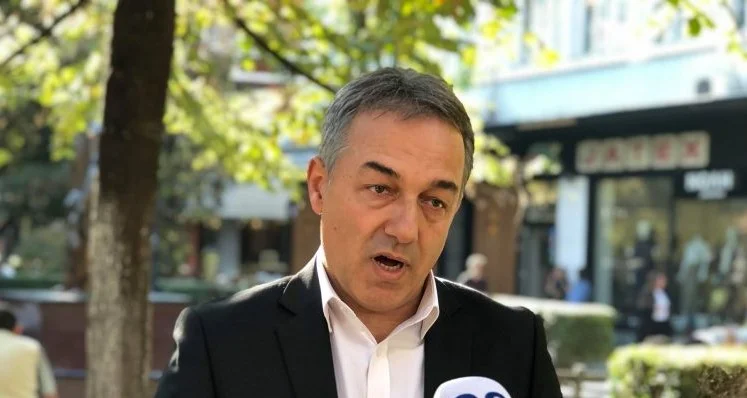 “Mor dit à la démocratie”: Abdullah compte les échecs du refus d'Albin Kurti
