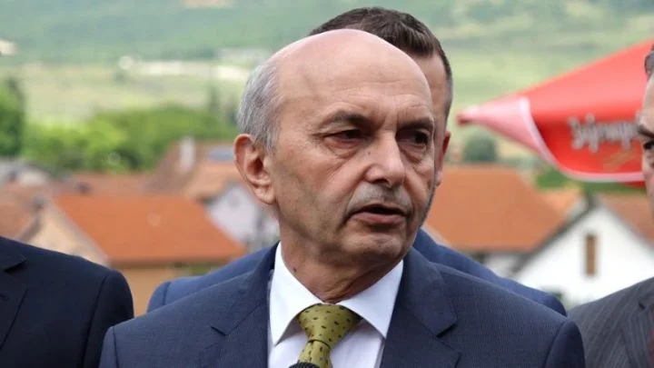Mustafa: la decisione di Kurt attraverso la bocca di Arben Vitit attraversa ogni confine democratico