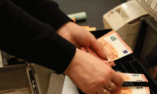 How many exiles responded to Kurti's calls for financial help in coping with coronary