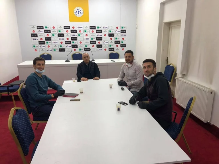 The Football Association has asked Kosovo team captains to cut salaries by up to 50 percent