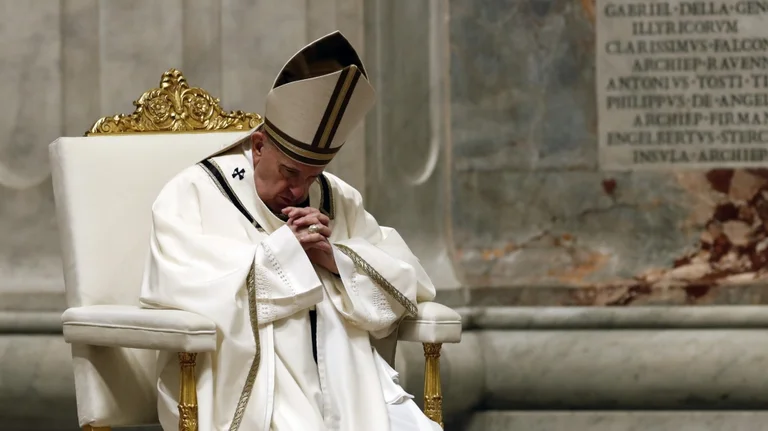 El Papa Francisco pide protección a las mujeres afectadas por el abuso durante el cierre