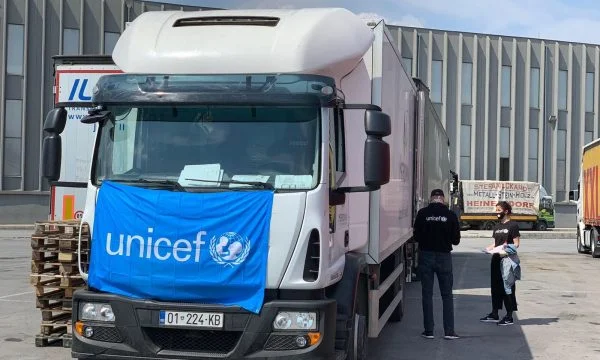 Luksmeburg via U NICE Fhit ayuda a Kosovo con 1,5 toneladas de equipo de protección de la salud