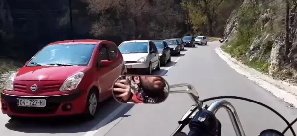 La polizia ha reso felici i visitatori prevala, rispedirli