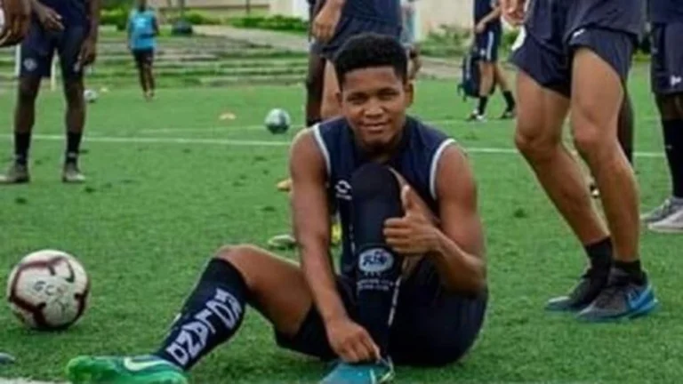 Shocking news, ucciso nella sua casa di calcio di 20 anni
