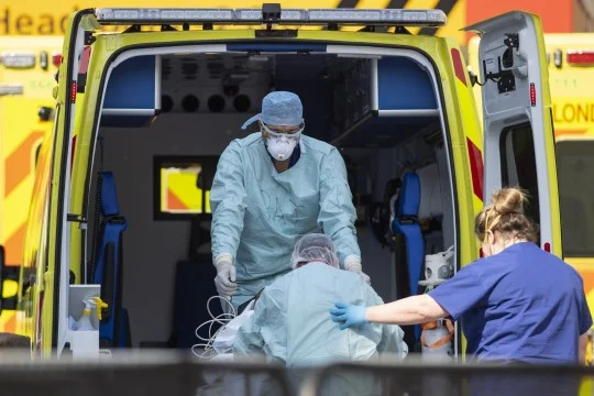 Britain marks 917 victims of the virus in 24 hours, among them an 11-year-old
