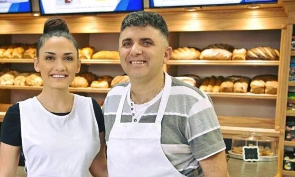 El buen gesto de Kosovo en Canadá: dispensando pan libre para los ancianos