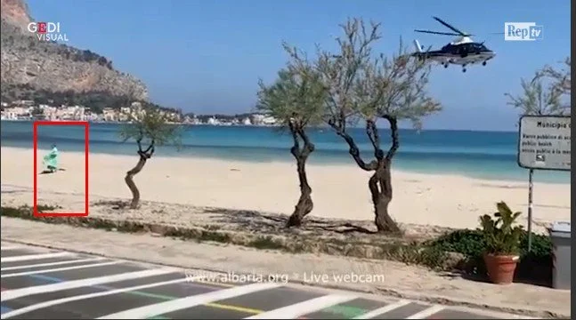 Weird: Sunbathing on the beach, carabinieri go to citizen by helicopter