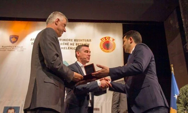 Le chef de Telekom explique la photo avec Thaci, dit qu'il est à l'académie commémorative pour son frère témoin