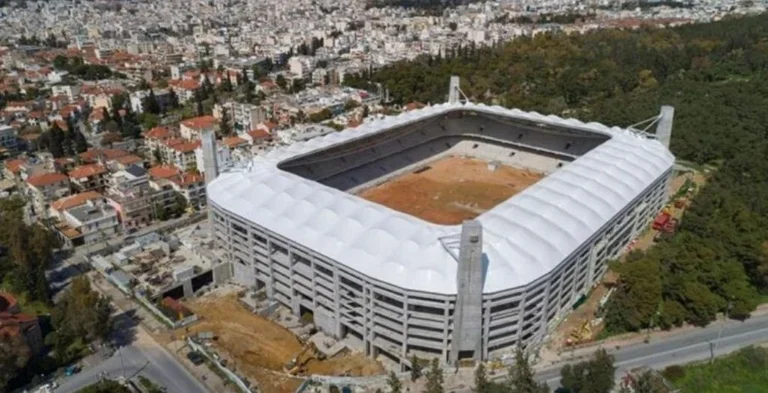 Fireball rompió las reglas de cuarentena para ver el estadio, club le paga la multa