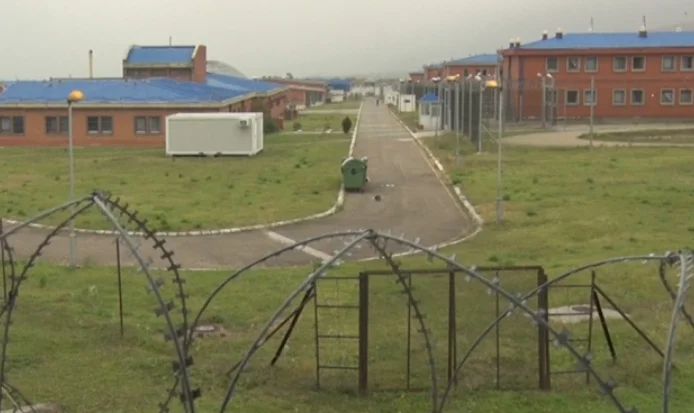 Un preso abandona la prisión de Dubrava