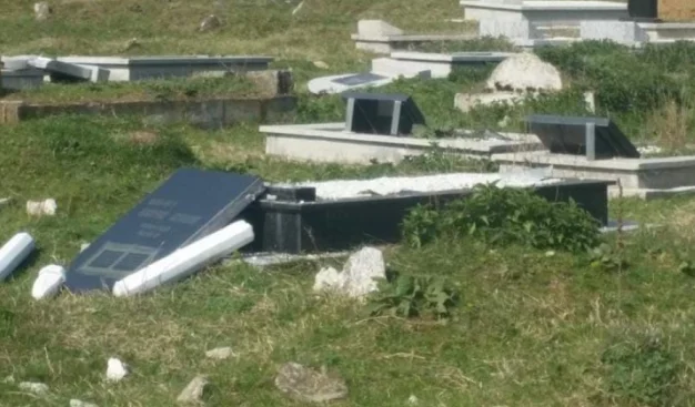 Thaci condanna i danni al cimitero rom a Rahovec