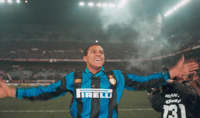 Roberto Carlos sciocca il mondo del calcio: Questo allenatore mi ha rovinato. Non sa niente del calcio.
