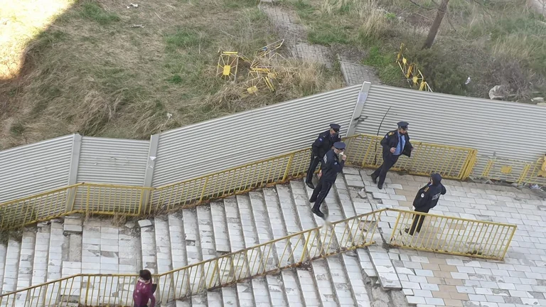 Police surround Telekom at VV board invitation