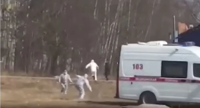 Coronavirus suspect runs away, doctors follow him