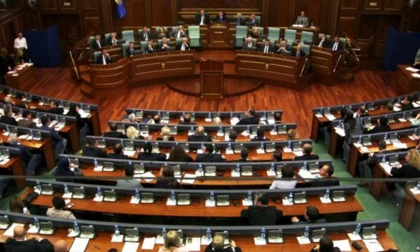 Demandes d'augmentation de moitié des salaires des fonctionnaires, des adjoints et des professeurs d'université