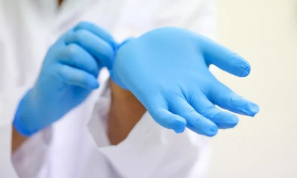 Perché gli esperti si oppongono con i guanti