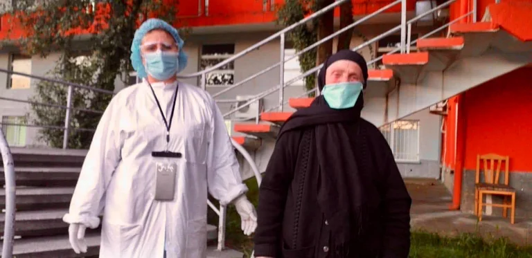 84-year-old beat coronary, touching moment of leaving Infective Hospital