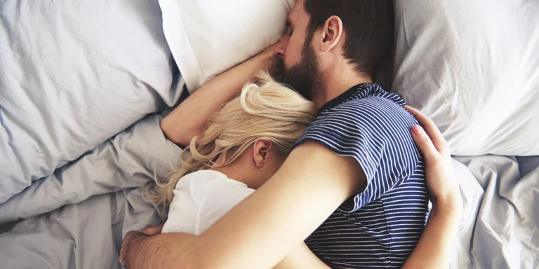 Women sleep more than men, but wake up less happy