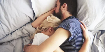 Women sleep more than men, but wake up less happy