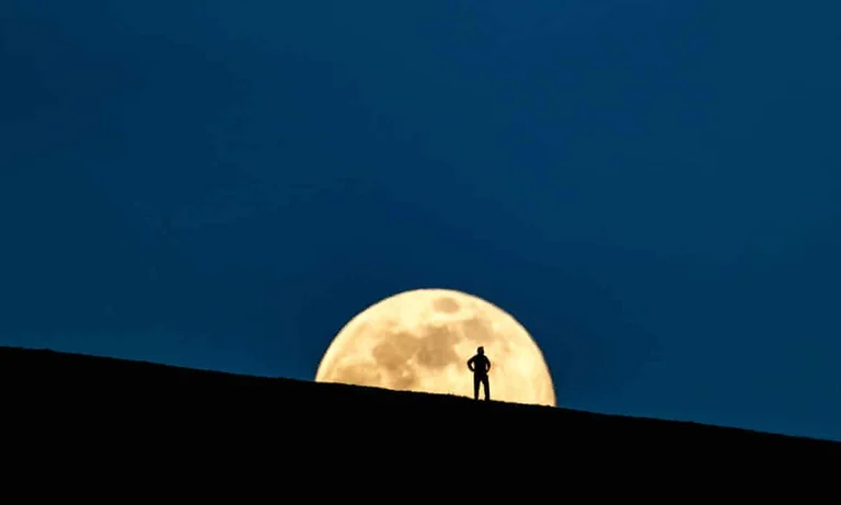 Trump signed the Executive Order that allows America to dig into the moon and Mars for minerals