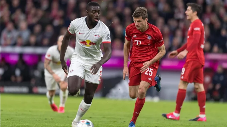 Official: Mueller continues with Bayern until 2023
