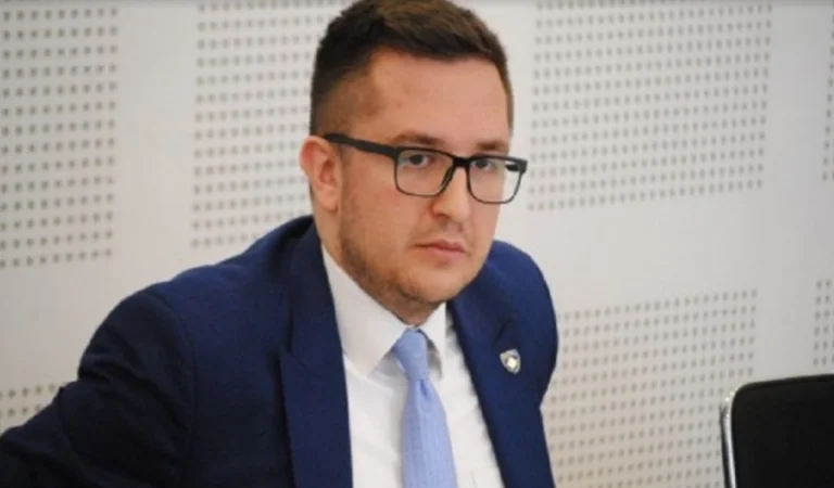 Mustafa appeals to farmers: Do not accept that Ministry officials complete their applications