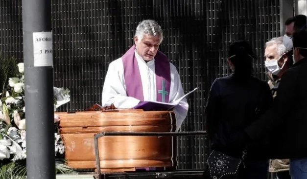In Spain funerals last five minutes