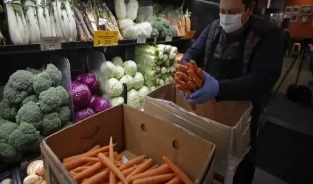 El ciudadano británico escupió deliberadamente la comida
