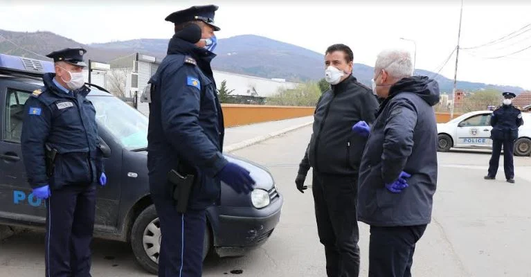 Bahtiri et Svechla visitent le quartier des Bosniaques