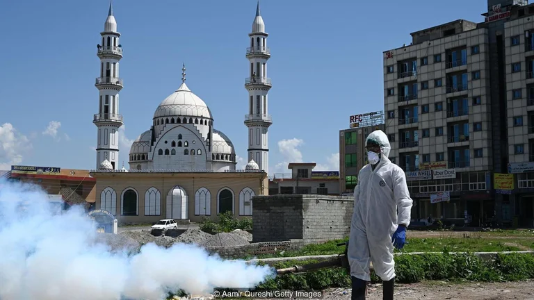 E SUCCESS: La legge dell'Islam salva molti pakisani dalla morte la causa di Coronavirus