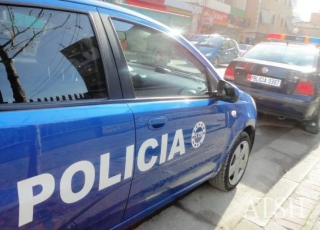 Kuchova troïka, mère de deux enfants, se tue en pendant à la corde dans la chambre