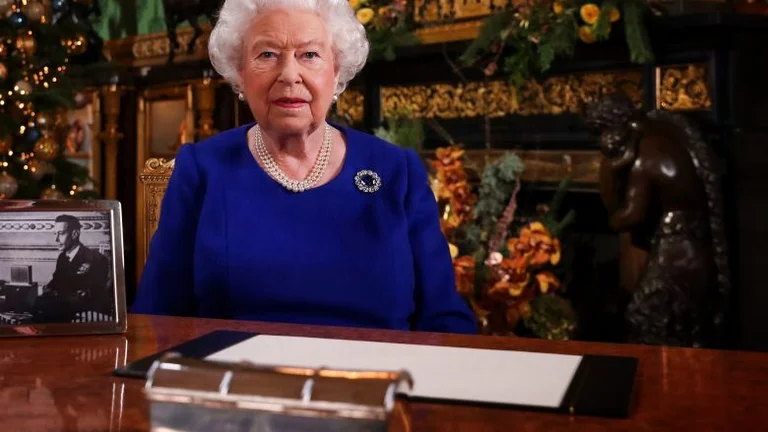 Aujourd'hui, la reine Elizabeth prononce un discours rare devant les Britanniques.
