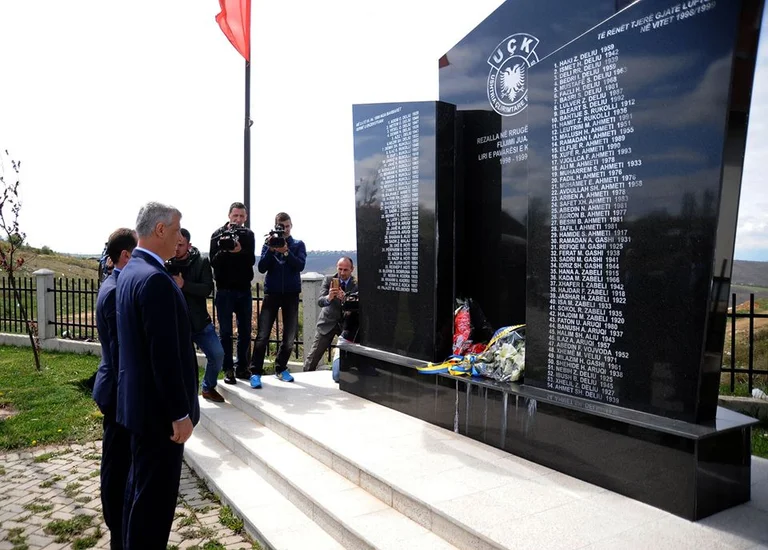 Thaci erinnert an das Massaker von Rezalla: Kosovo wird nie das Blut der Freiheit Märtyrer vergessen