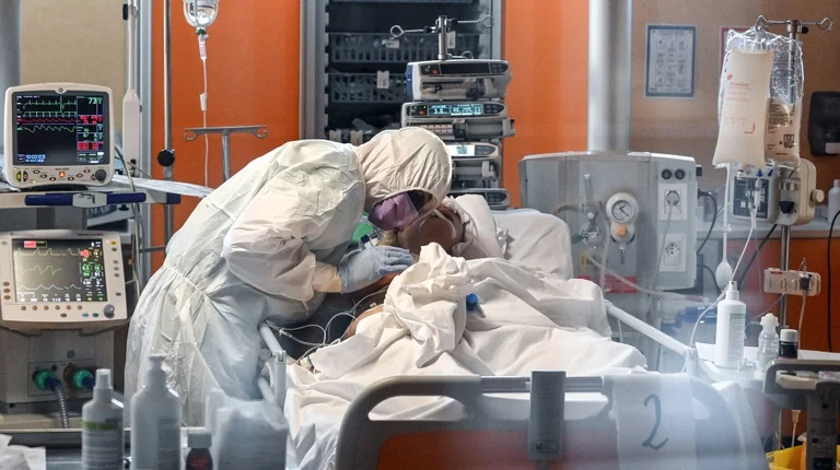 Più di 11.000 operatori sanitari sono stati infettati da coronari in Italia