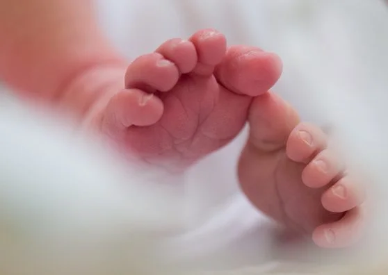 Infecté par deux semaines de bébé coronaire en Iran
