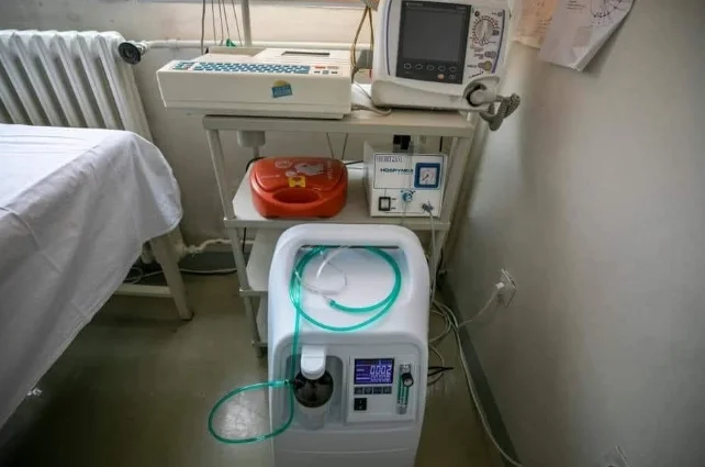 Cinq QMF de Pristina équipés d'appareils à concentration en oxygène