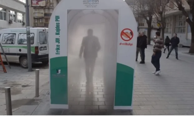 Mitrovica hace cabañas para ciudadanos desinfectando